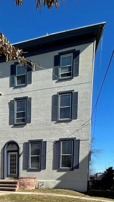 Hotel The Penthouse at Park Place King bed fast WIFI and free coffee - Image 1