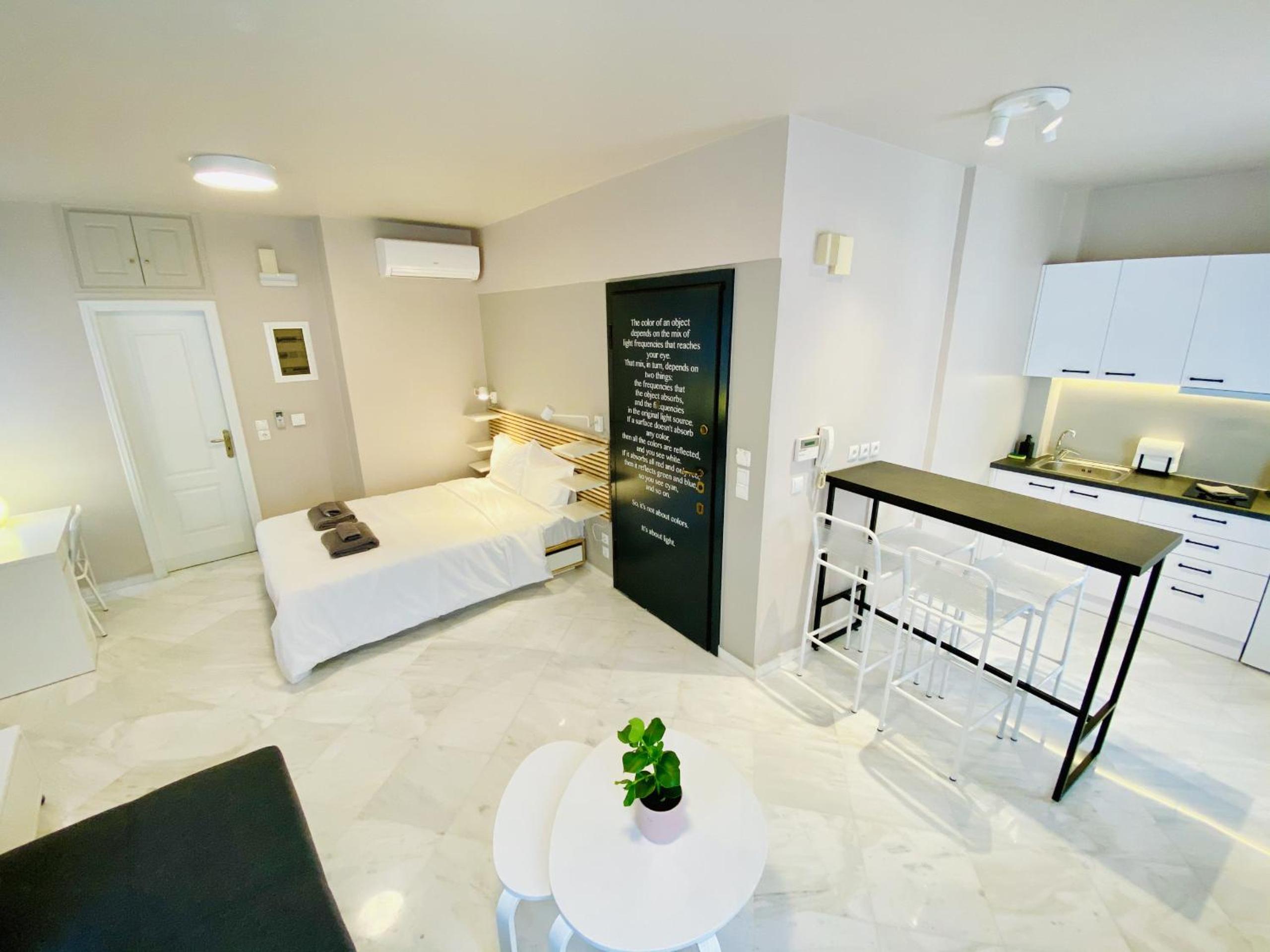Goldfish Apartment - Plaka