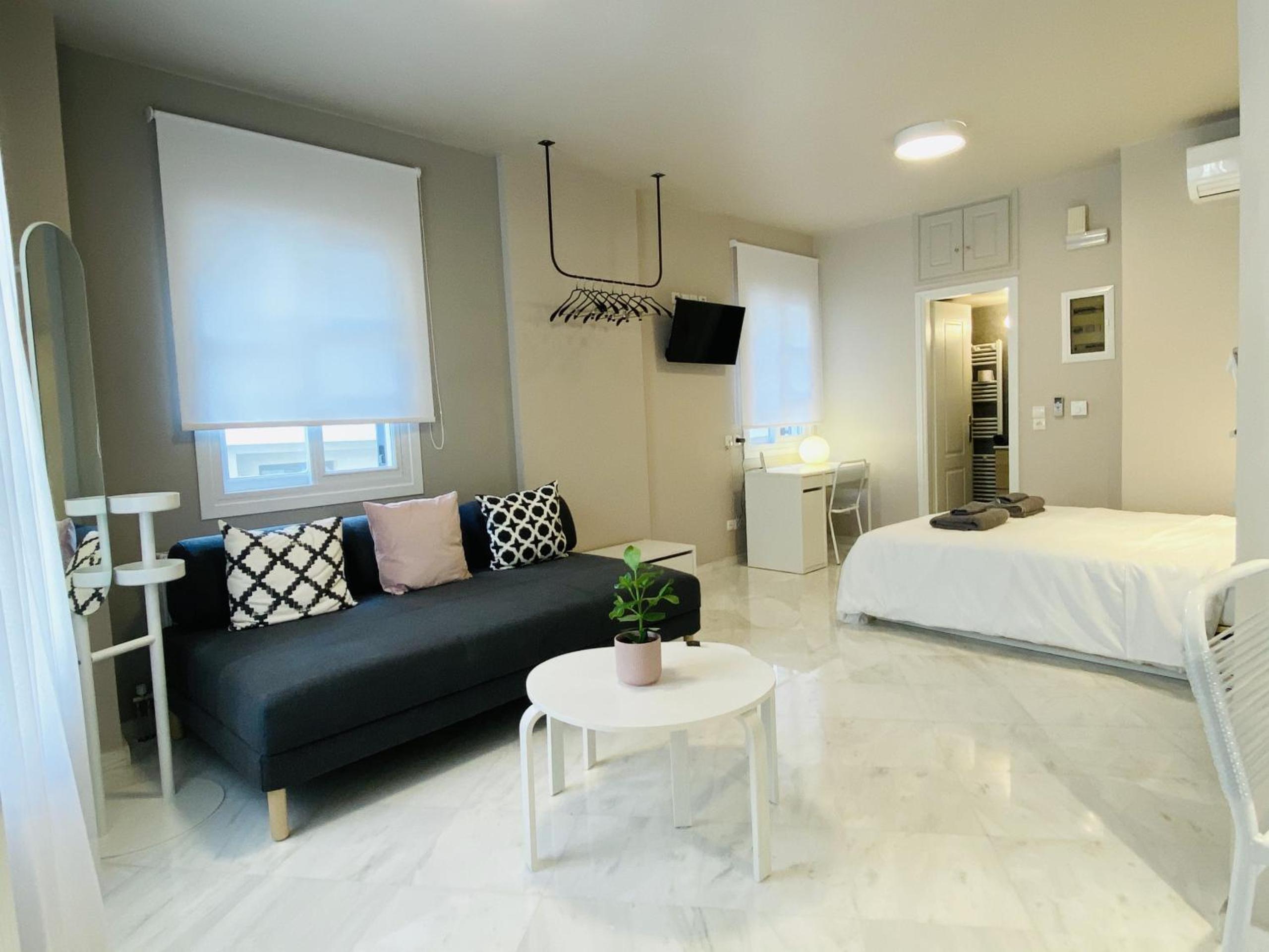 Goldfish Apartment - Plaka