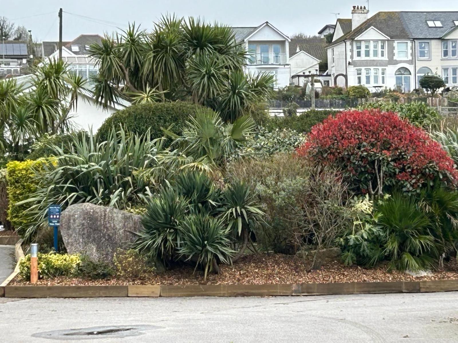 Delightful two bedroom caravan on Par Beach., photo 9