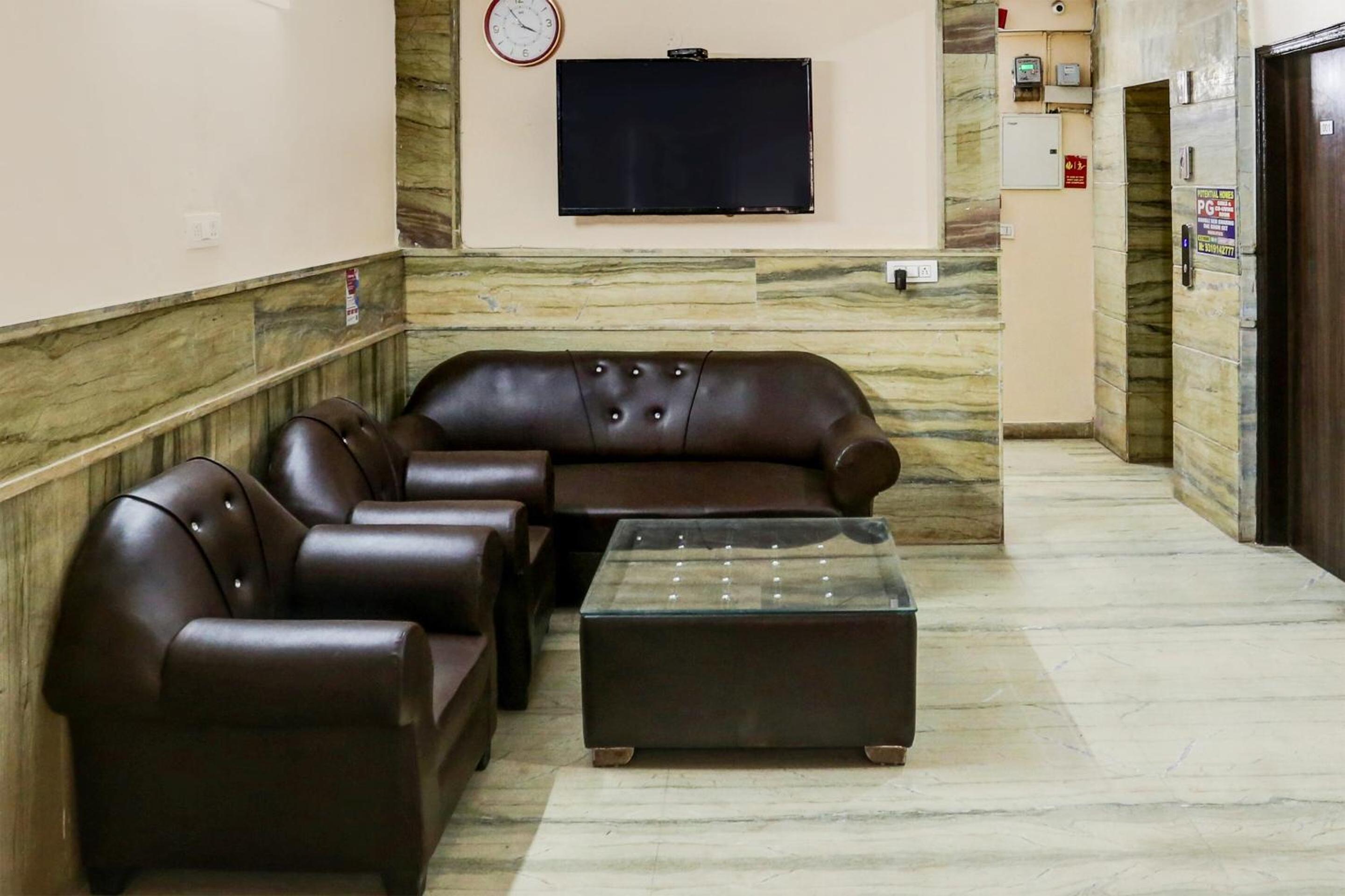 Lobby & Reception