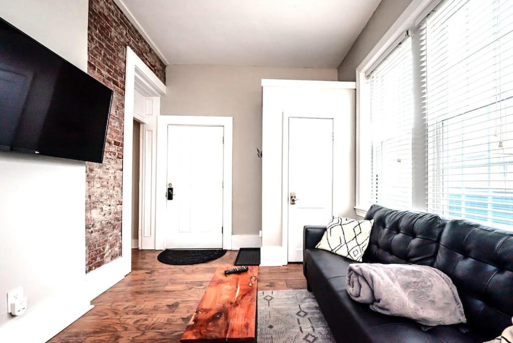 Wilmington Vacations - Park Place- cozy modern space fully updated fast WiFi good coffee and easy parking - Property Image 1