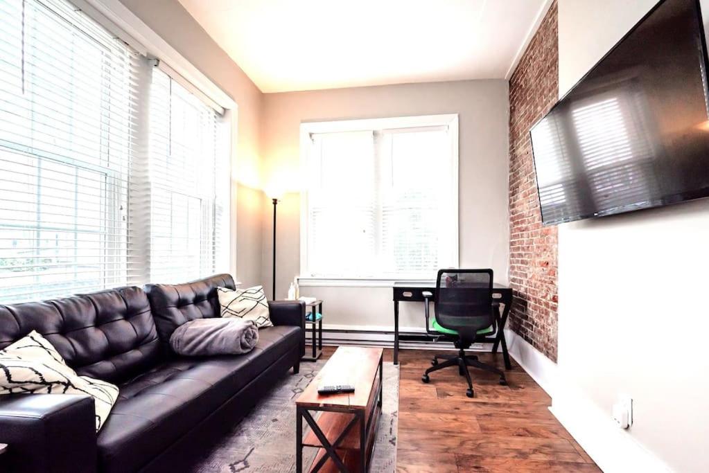 Wilmington Vacations - Park Place- cozy modern space fully updated fast WiFi good coffee and easy parking - Property Image 1