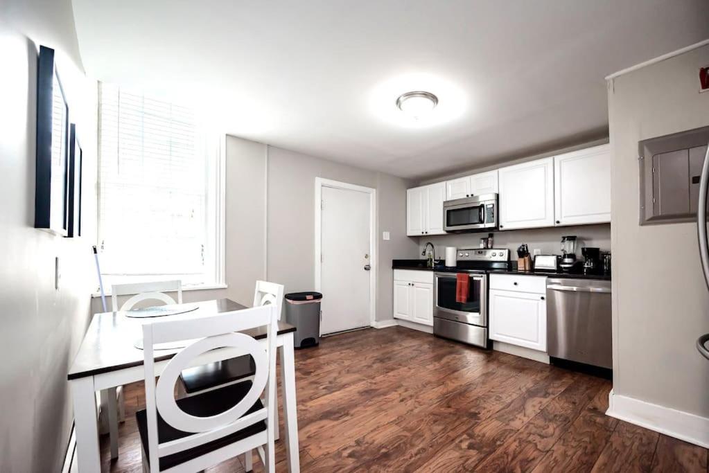 Wilmington Vacations - Park Place- cozy modern space fully updated fast WiFi good coffee and easy parking - Property Image 2