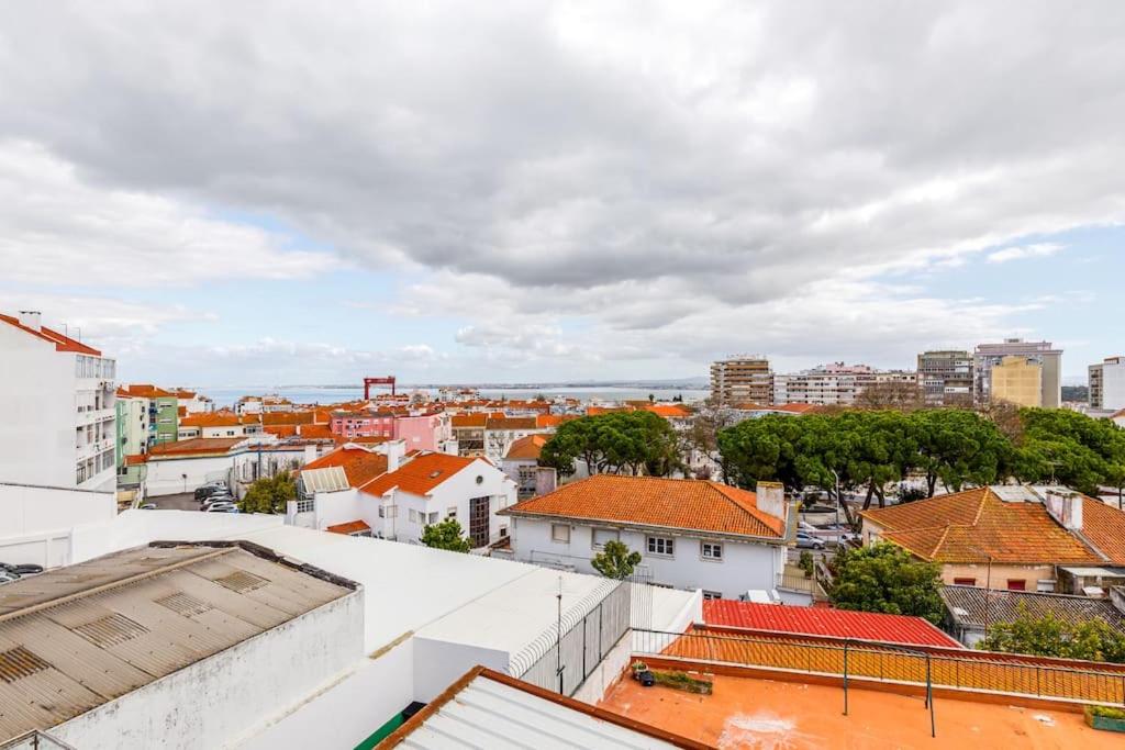 Bright and Spacious Two Bedroom Apt in Almada