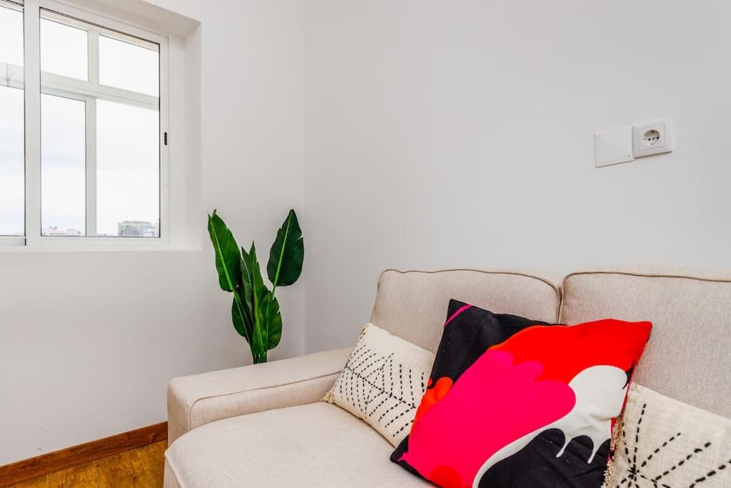 Bright and Spacious Two Bedroom Apt in Almada