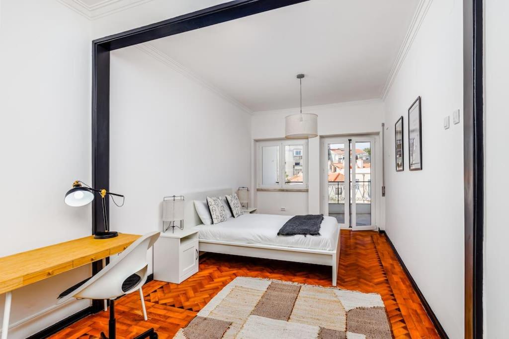 Bright and Spacious Two Bedroom Apt in Almada