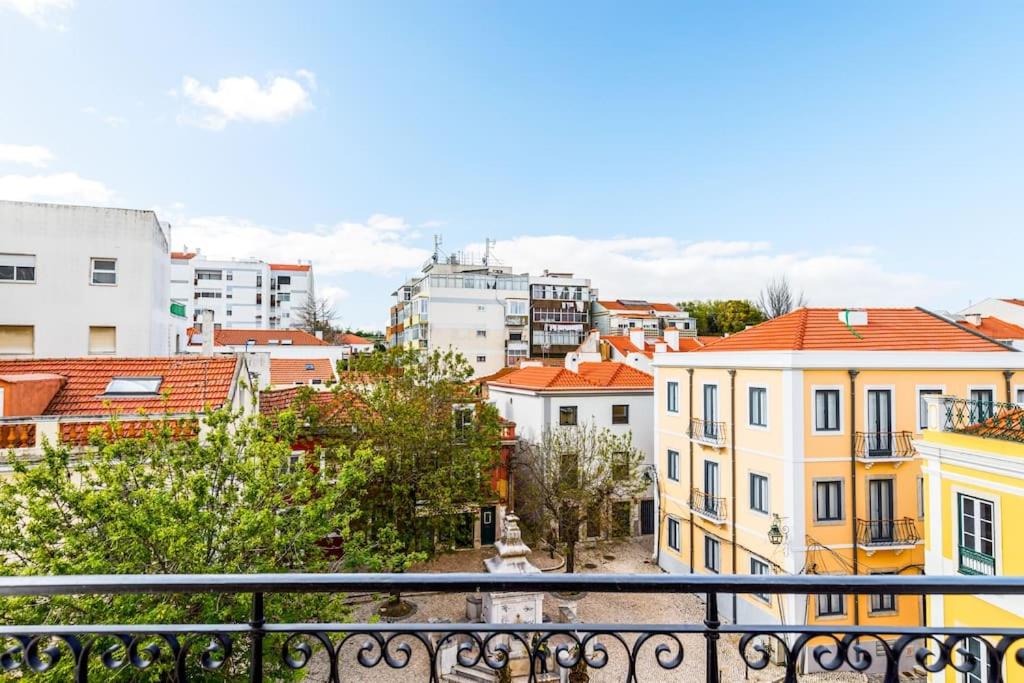 Bright and Spacious Two Bedroom Apt in Almada