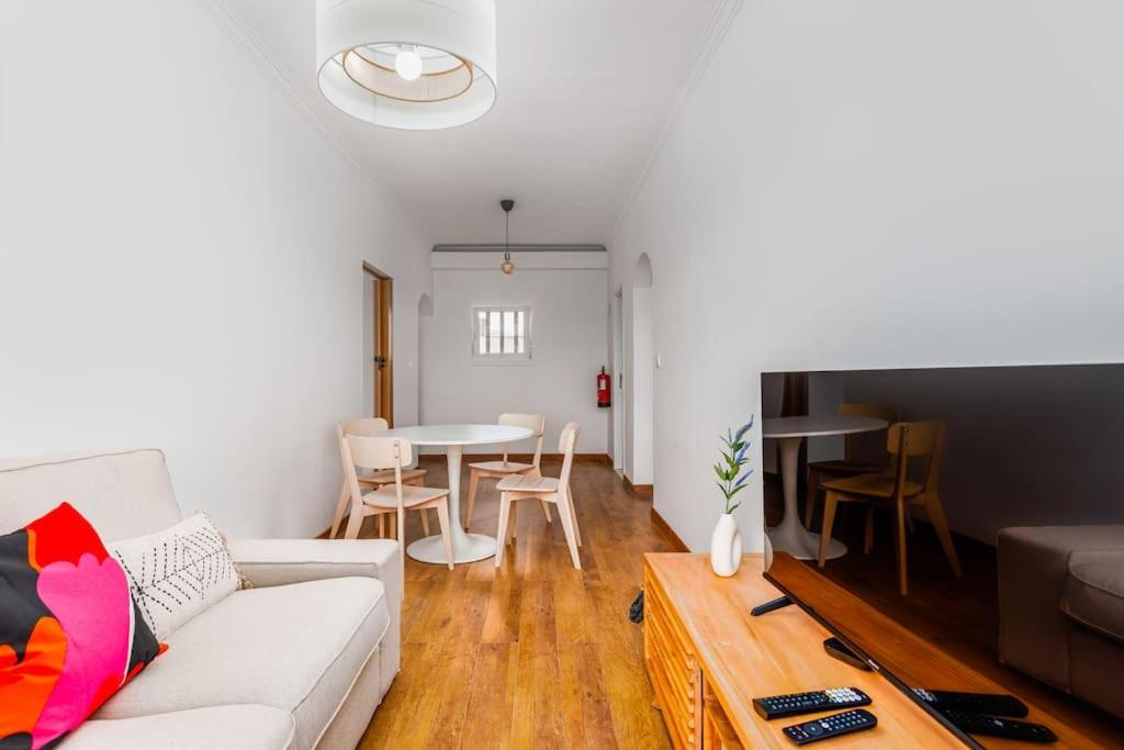 Bright and Spacious Two Bedroom Apt in Almada
