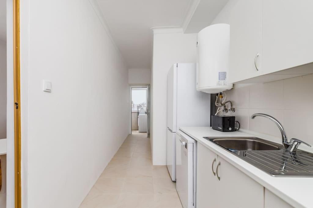 Bright and Spacious Two Bedroom Apt in Almada