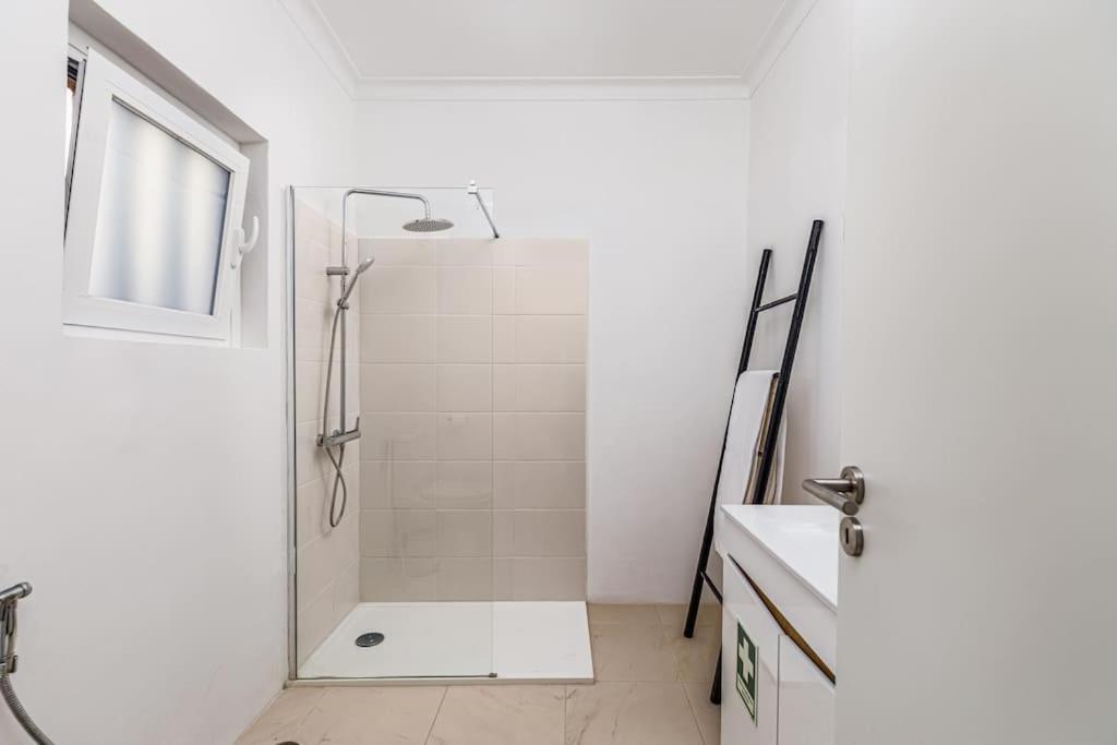 Bright and Spacious Two Bedroom Apt in Almada