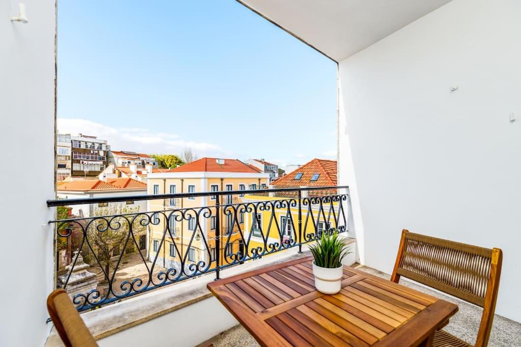Bright and Spacious Two Bedroom Apt in Almada