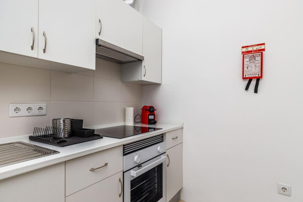 Bright and Spacious Two Bedroom Apt in Almada