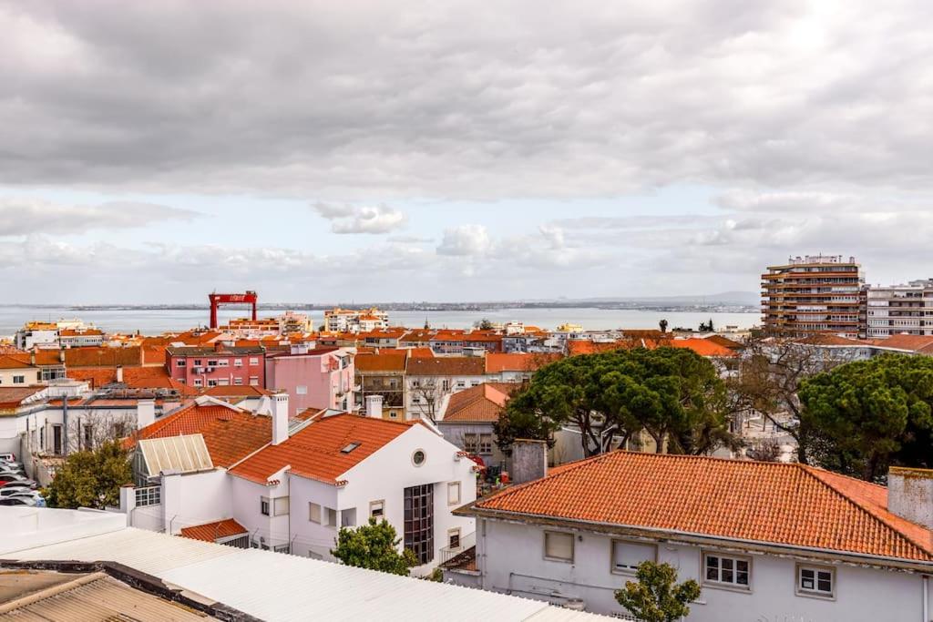 Bright and Spacious Two Bedroom Apt in Almada