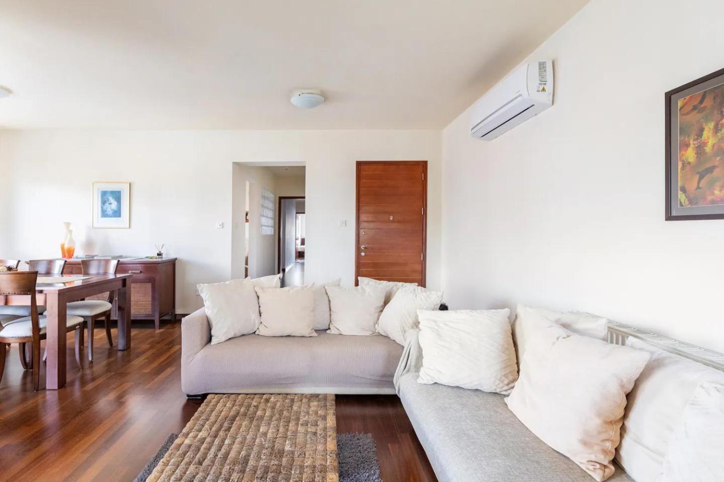 Warm Residence in the heart of the City Center - Balcony & view view 3
