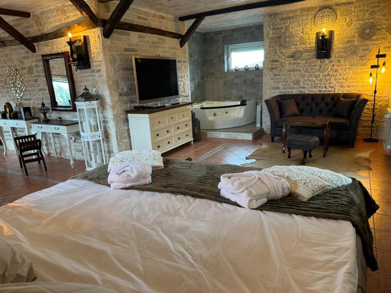 Villa Boyana City & Relax with Hot Jacuzzi and Sauna by BookVillaBG