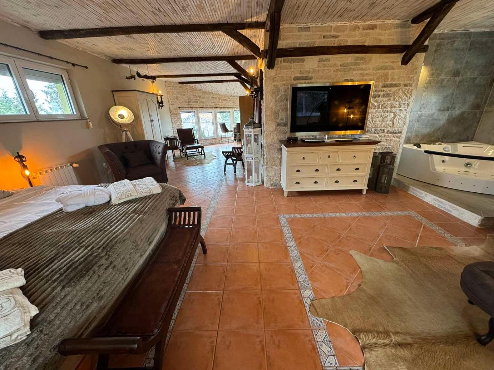 Villa Boyana City & Relax with Hot Jacuzzi and Sauna by BookVillaBG