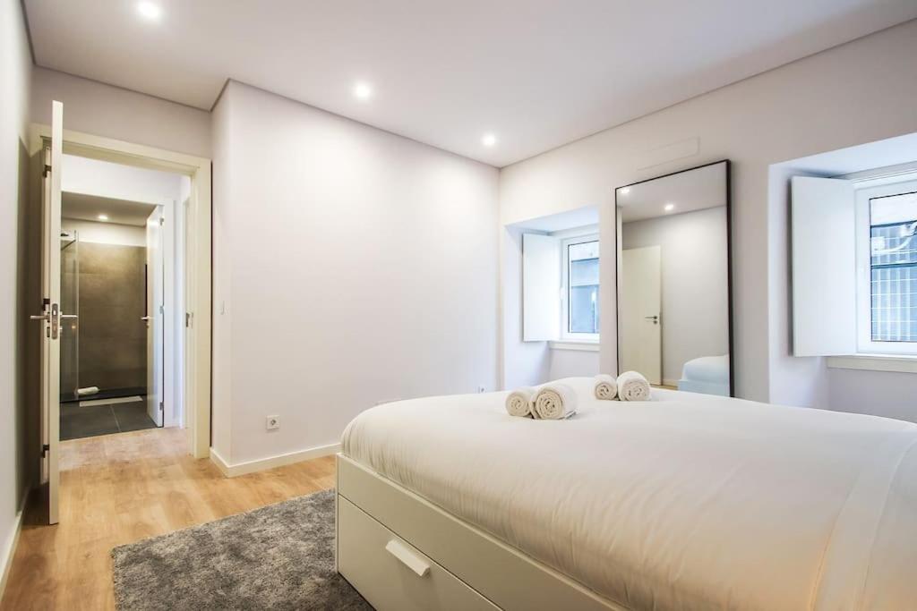 Amazing Liberdade Apt Ground Floor w AC Elevator view 3