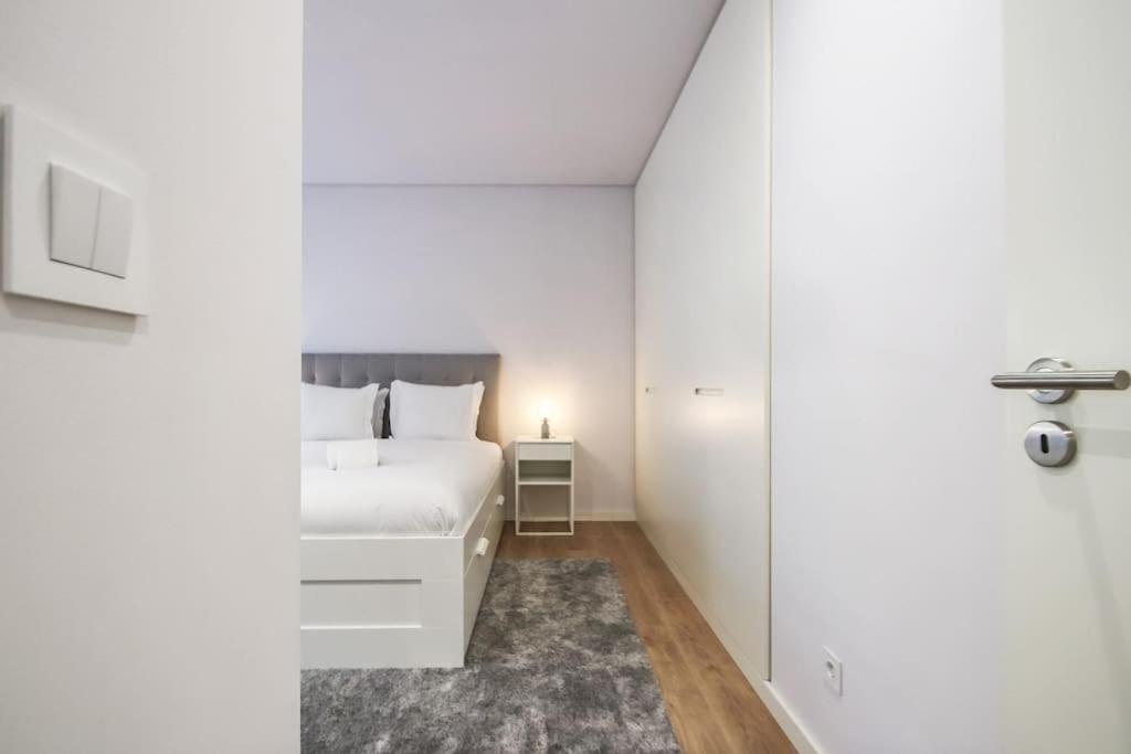 Amazing Liberdade Apt Ground Floor w AC Elevator view 4