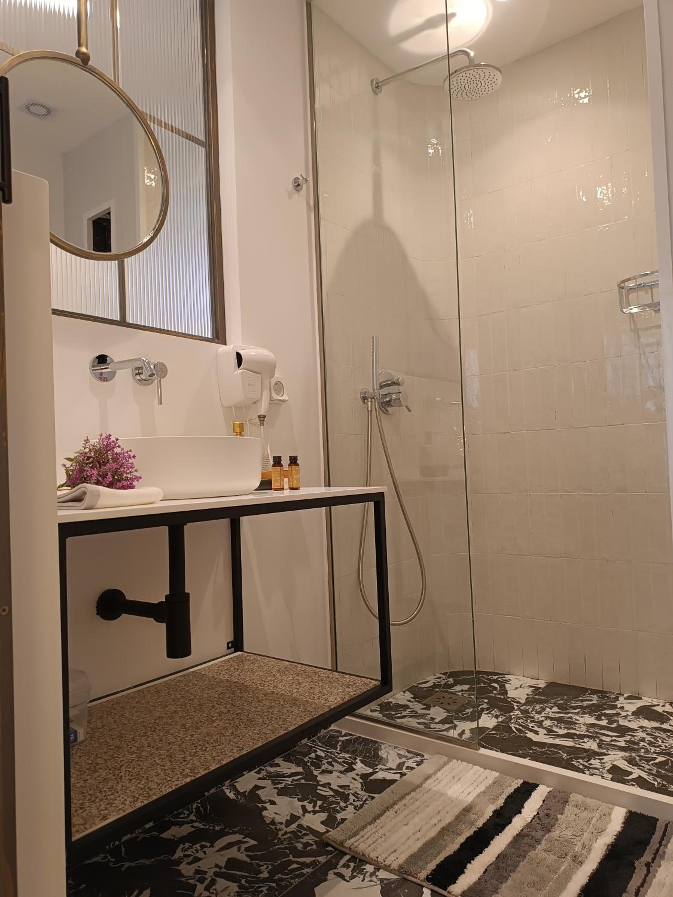 MUSES LUXURY SUITES