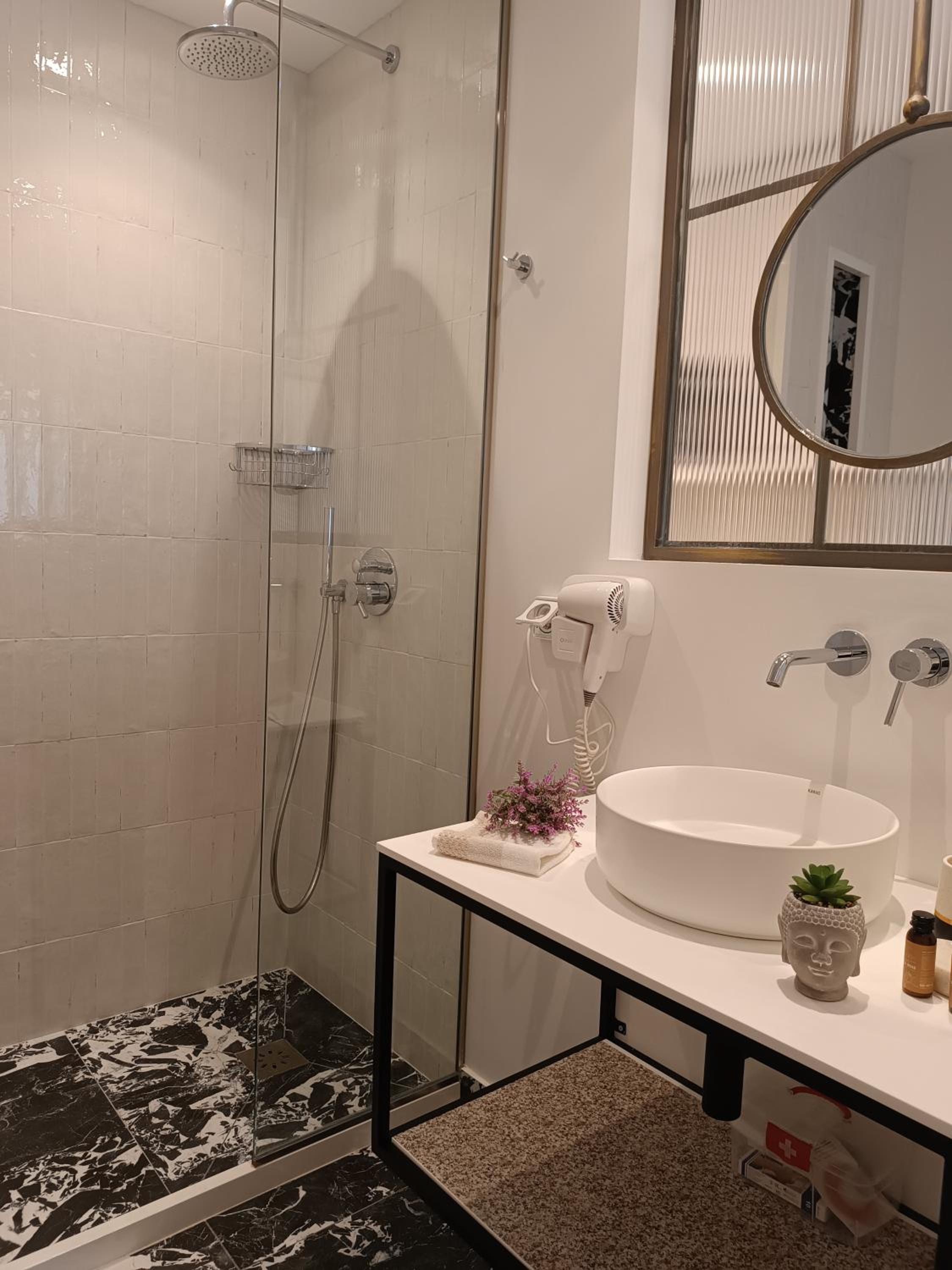 MUSES LUXURY SUITES