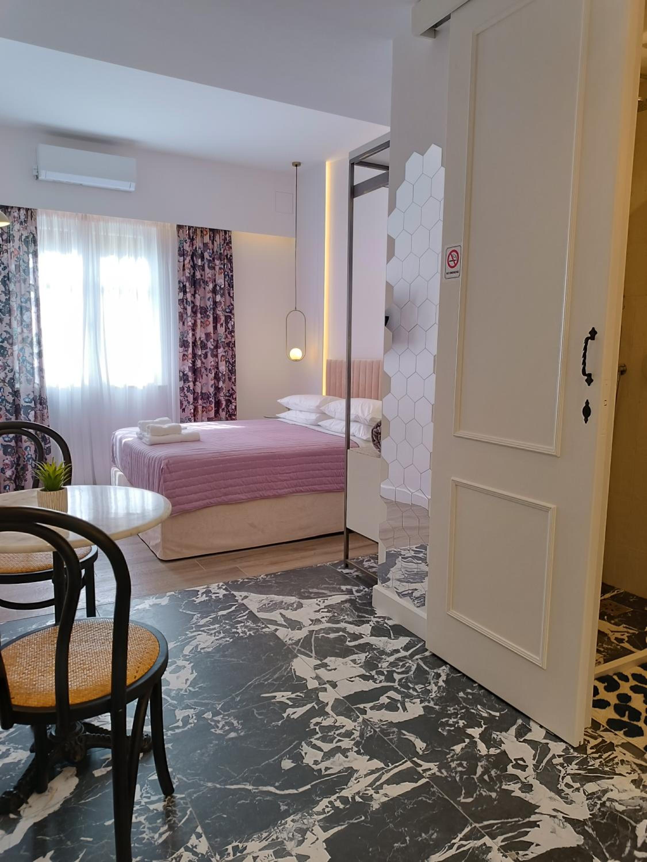 MUSES LUXURY SUITES