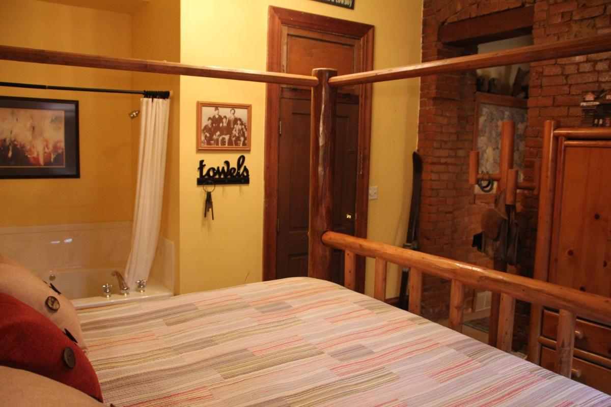 Hines Mansion - Property Image 26