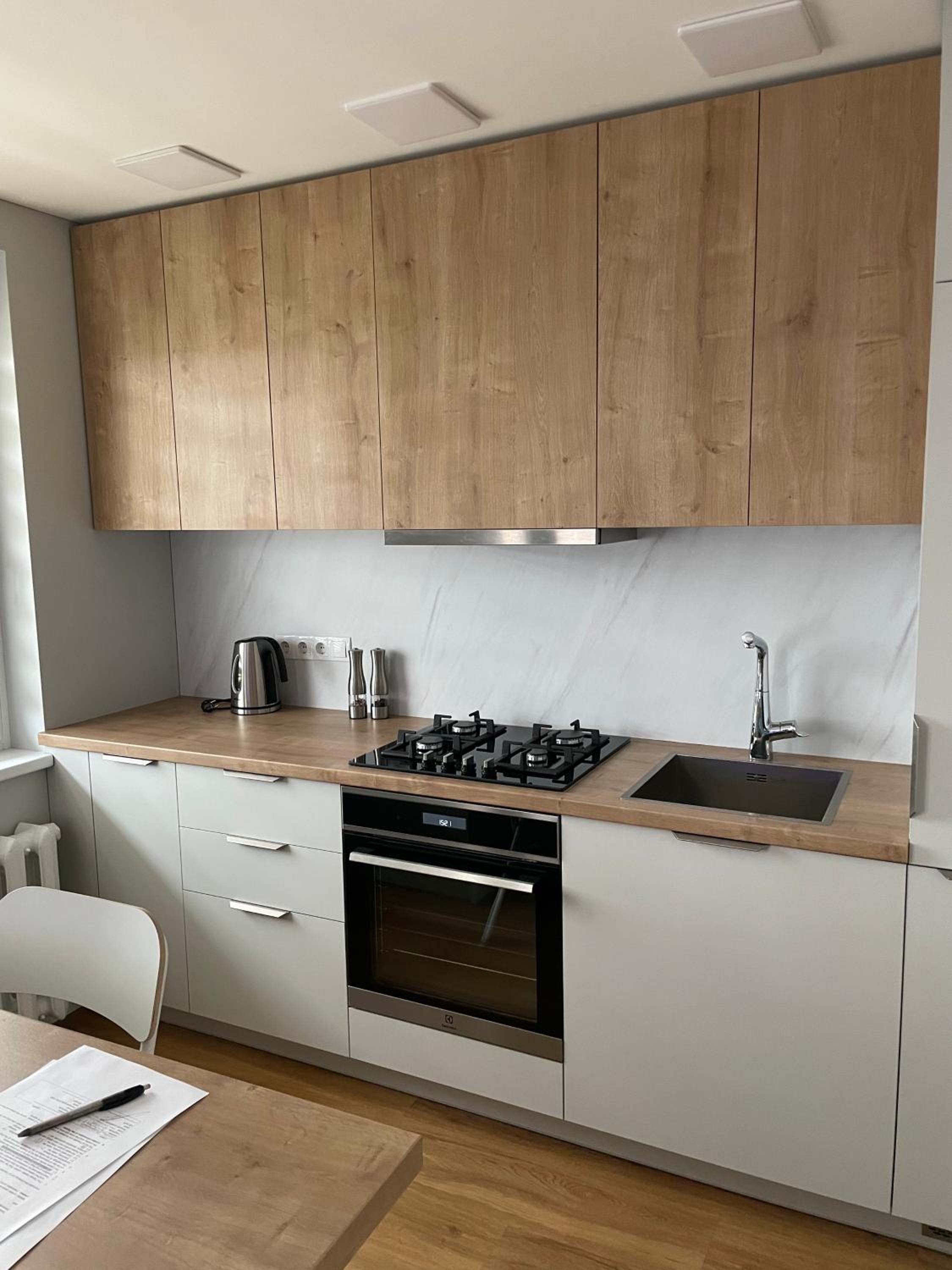 Cozy Urban Retreat with Self check-in and Netflix view 5