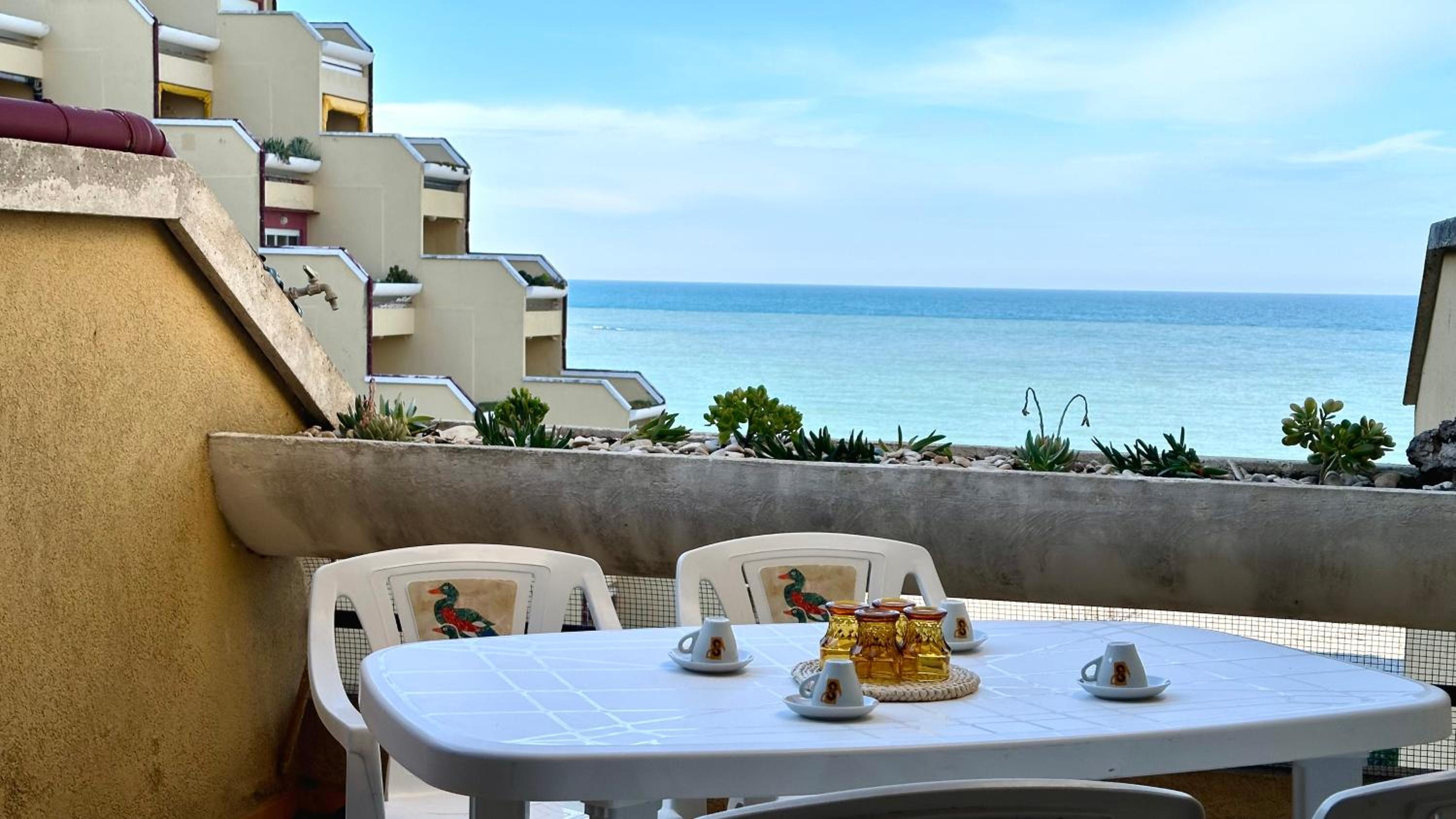 SE012 - Senigallia, monolocale fronte mare al residence Piramidi view 3