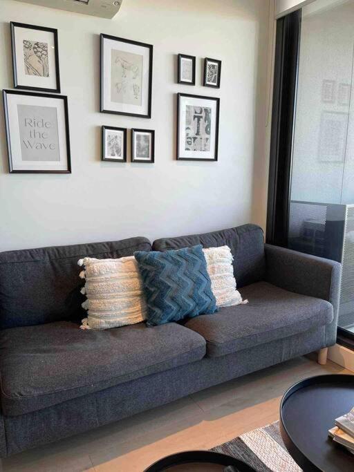 Free Parking Private Room in Docklands - Amazing View - Shared Washroom - Homestay with Host