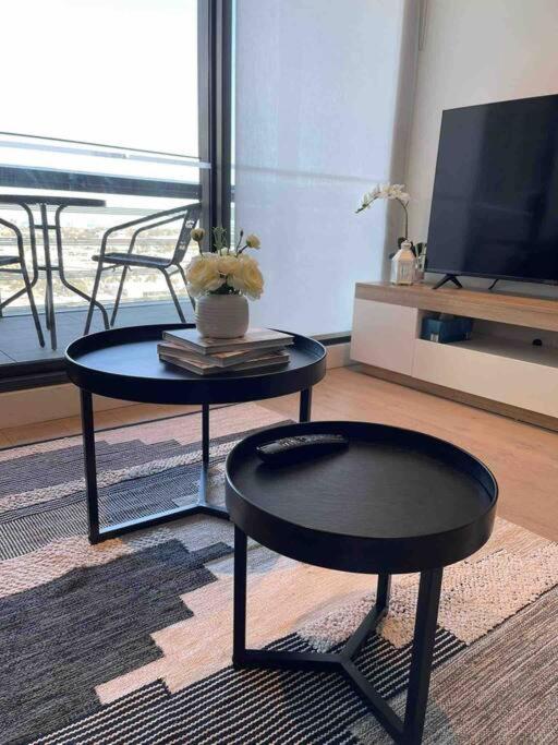 Free Parking Private Room in Docklands - Amazing View - Shared Washroom - Homestay with Host