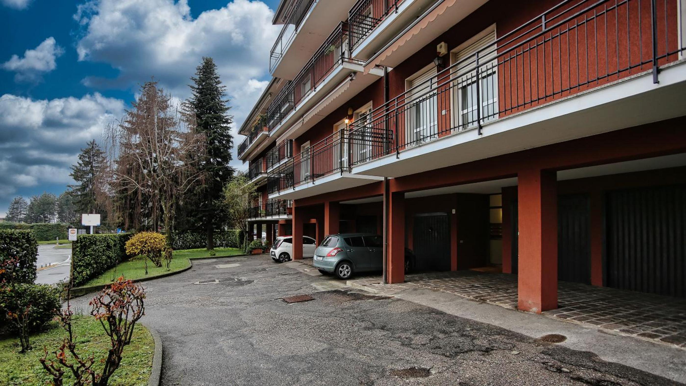 Noseda 5 en Como — parking