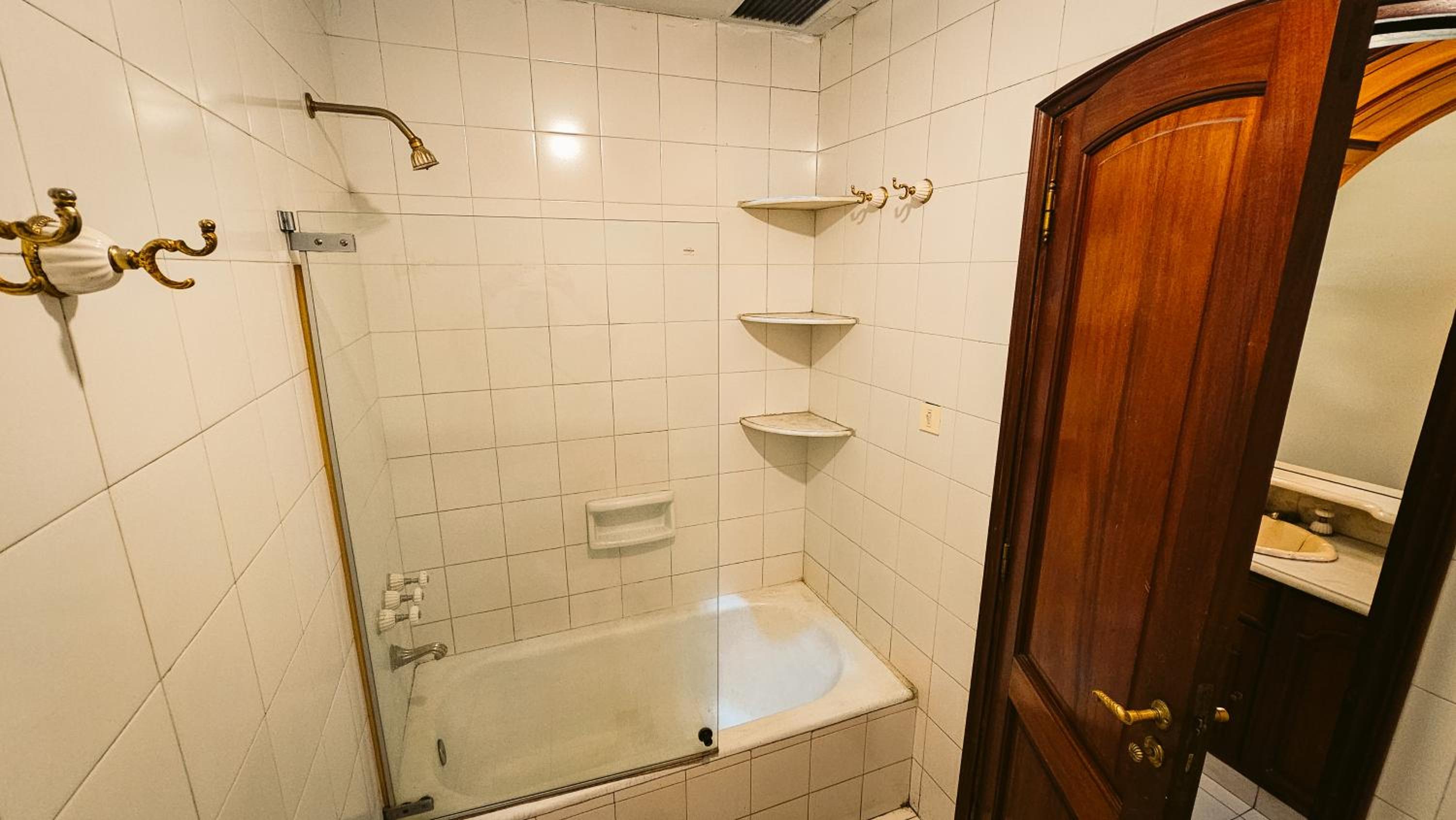 Valhalla Hostel & Suites
