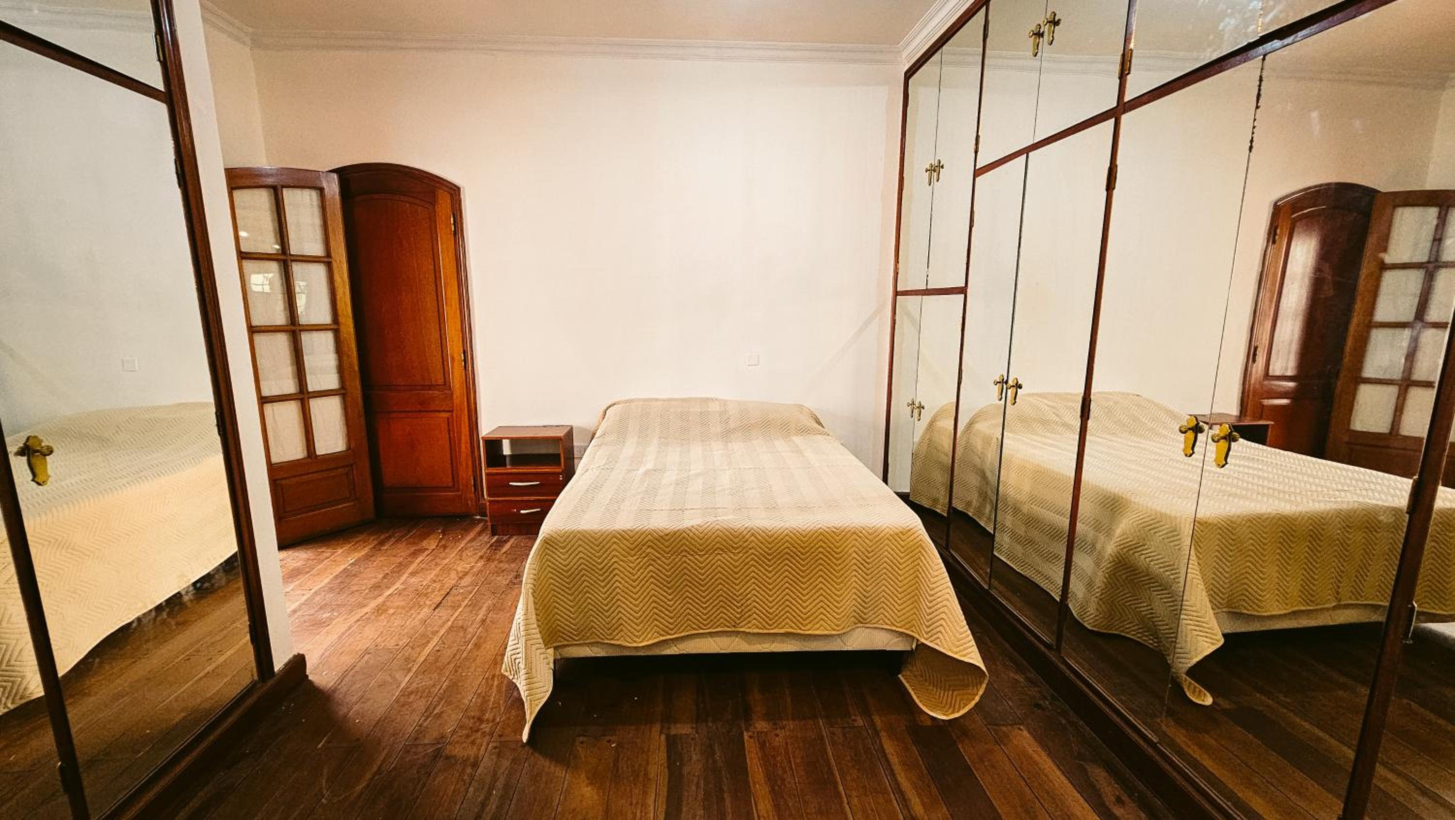 Valhalla Hostel & Suites