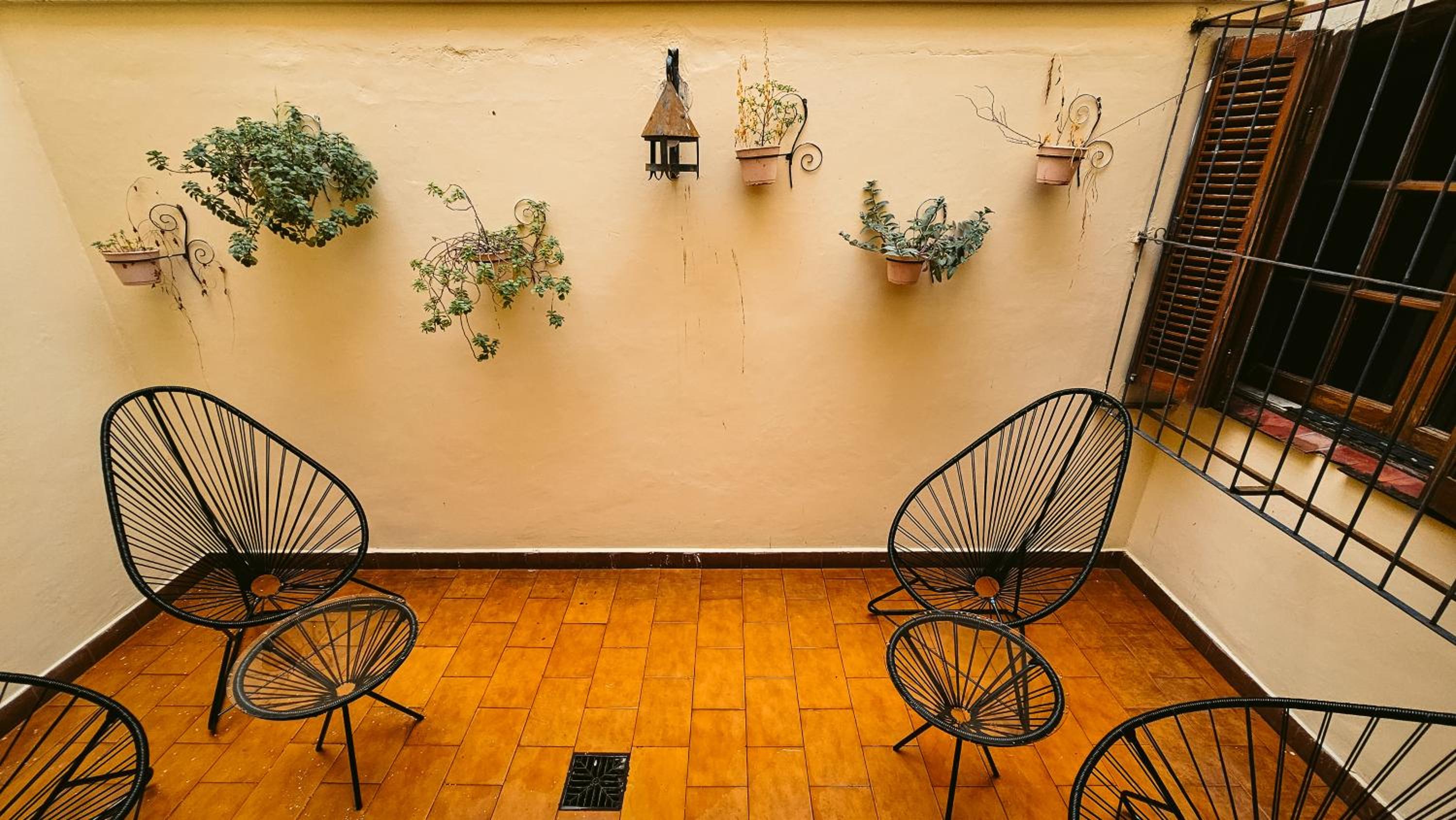 Valhalla Hostel & Suites