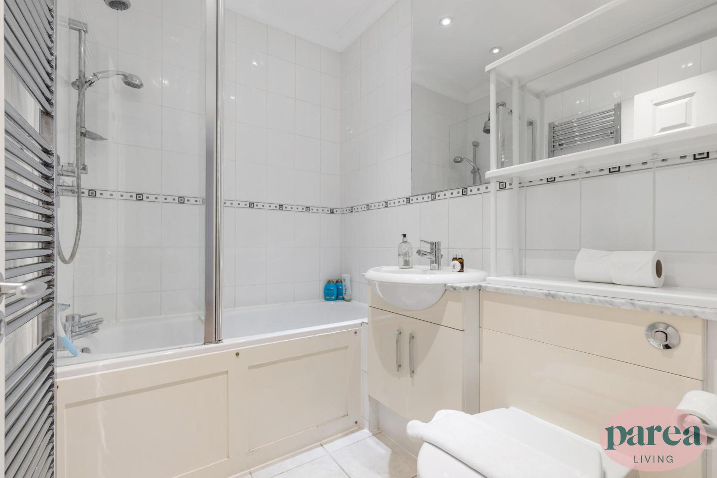 Parea Living - Notting Hill, Stylish 1-Bedroom Flat, Private Gardens, Remote Working