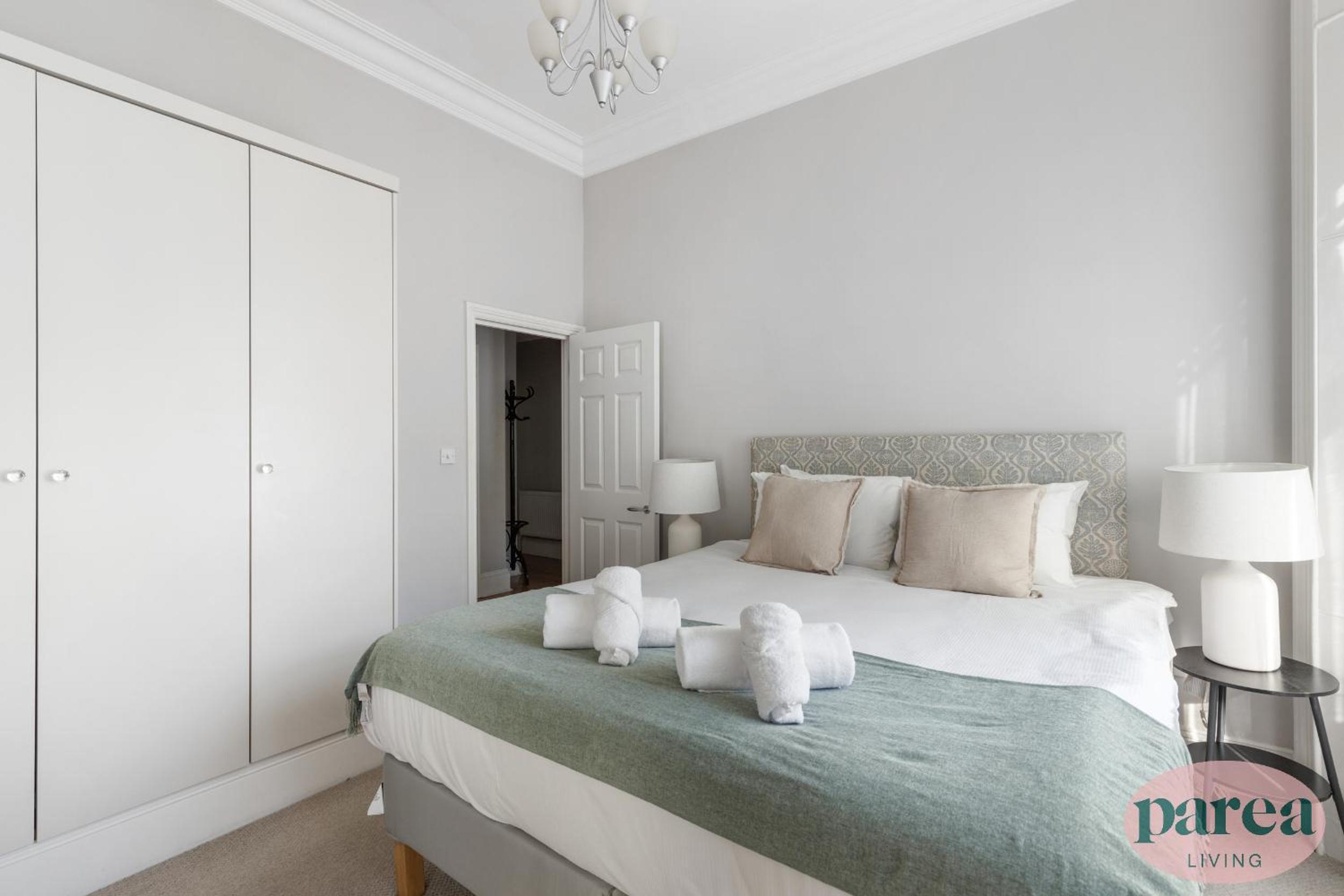 Parea Living - Notting Hill, Stylish 1-Bedroom Flat, Private Gardens, Remote Working