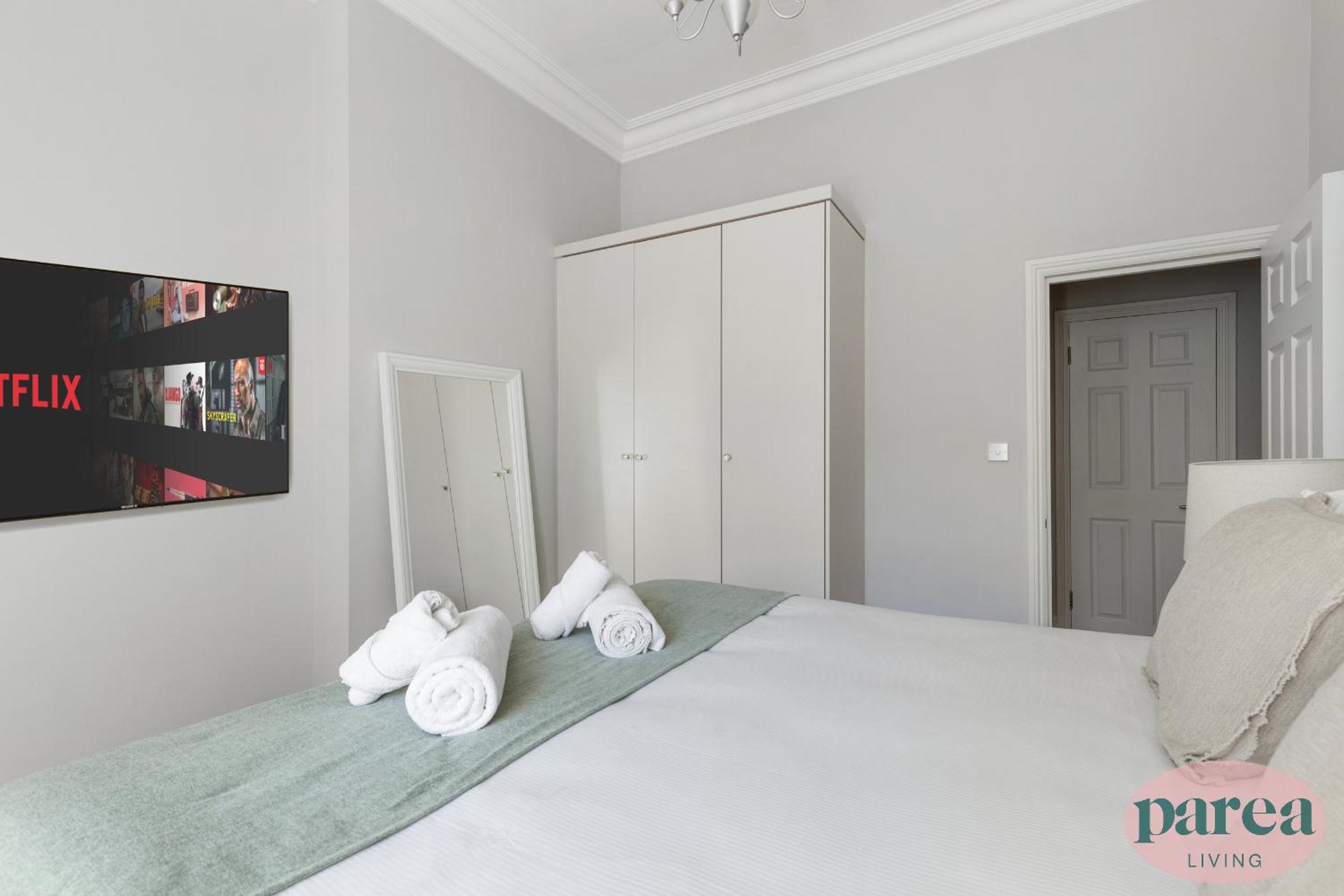 Parea Living - Notting Hill, Stylish 1-Bedroom Flat, Private Gardens, Remote Working