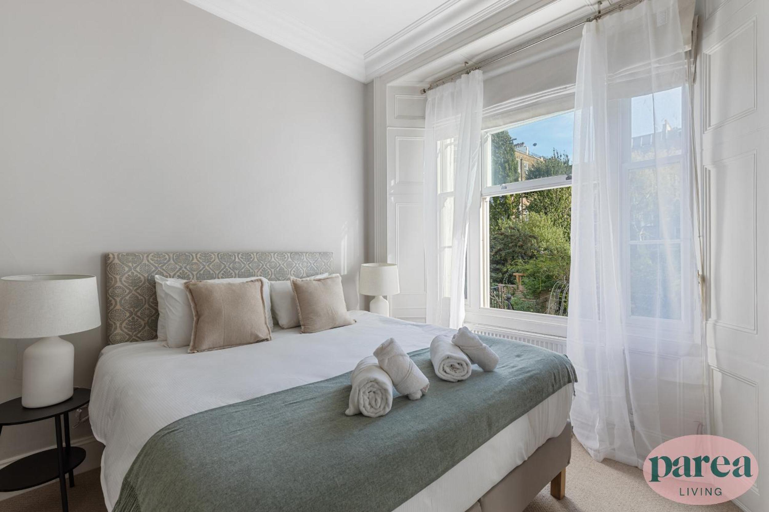 Parea Living - Notting Hill, Stylish 1-Bedroom Flat, Private Gardens, Remote Working