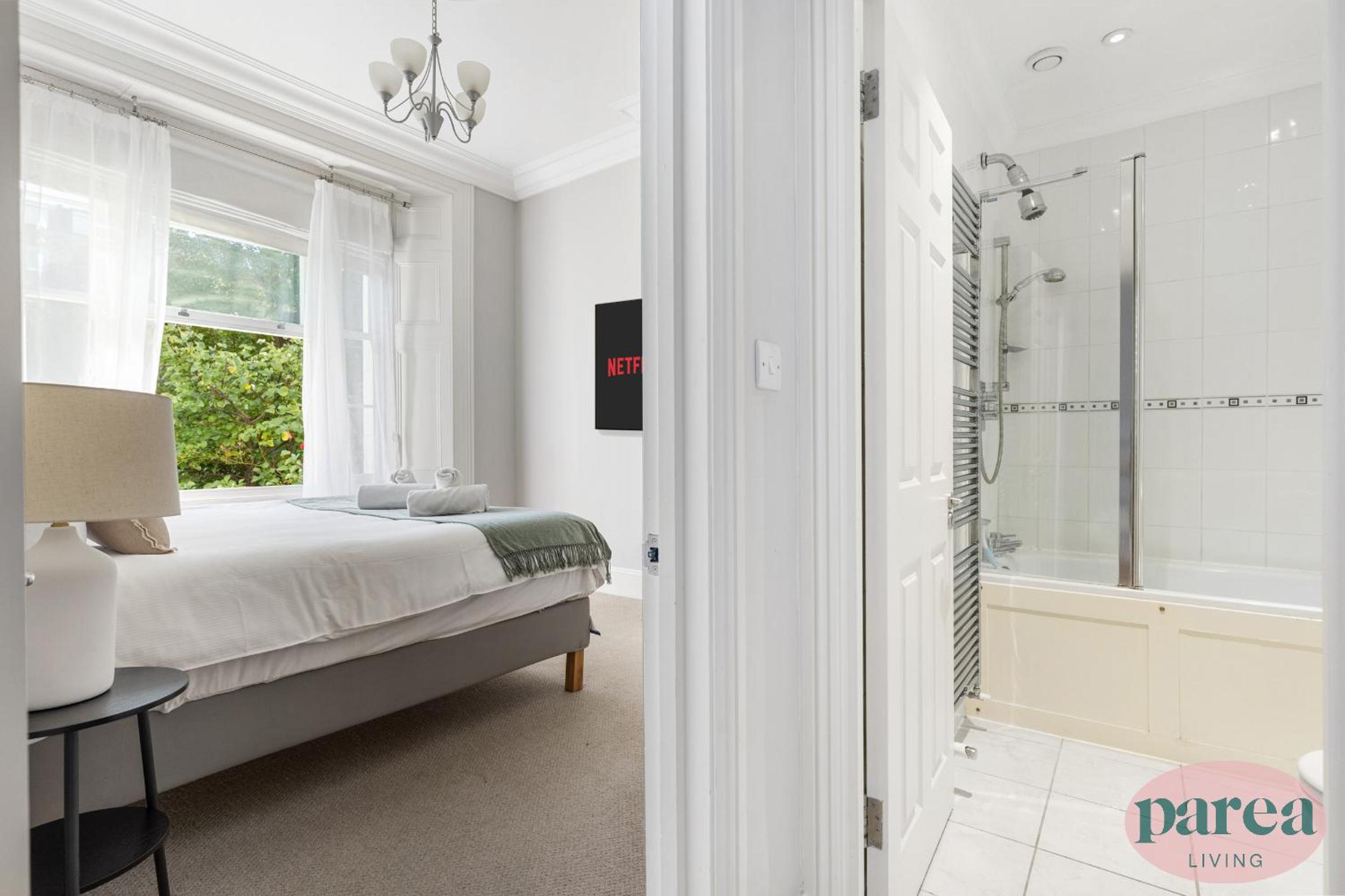 Parea Living - Notting Hill, Stylish 1-Bedroom Flat, Private Gardens, Remote Working