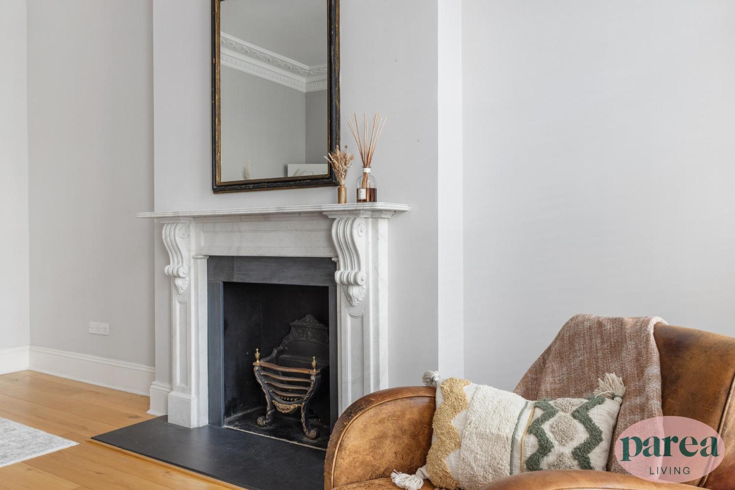 Parea Living - Notting Hill, Stylish 1-Bedroom Flat, Private Gardens, Remote Working