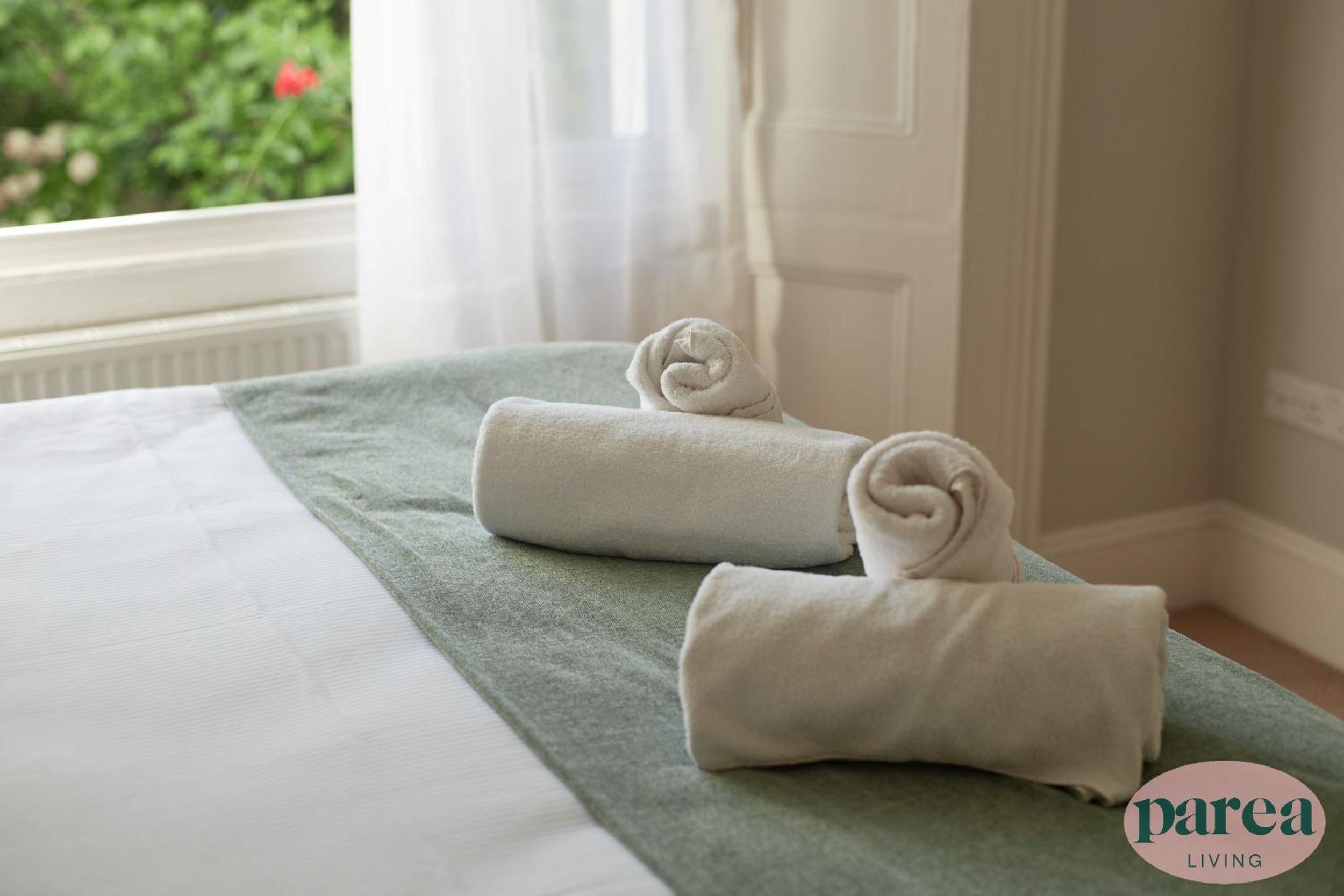 Parea Living - Notting Hill, Stylish 1-Bedroom Flat, Private Gardens, Remote Working