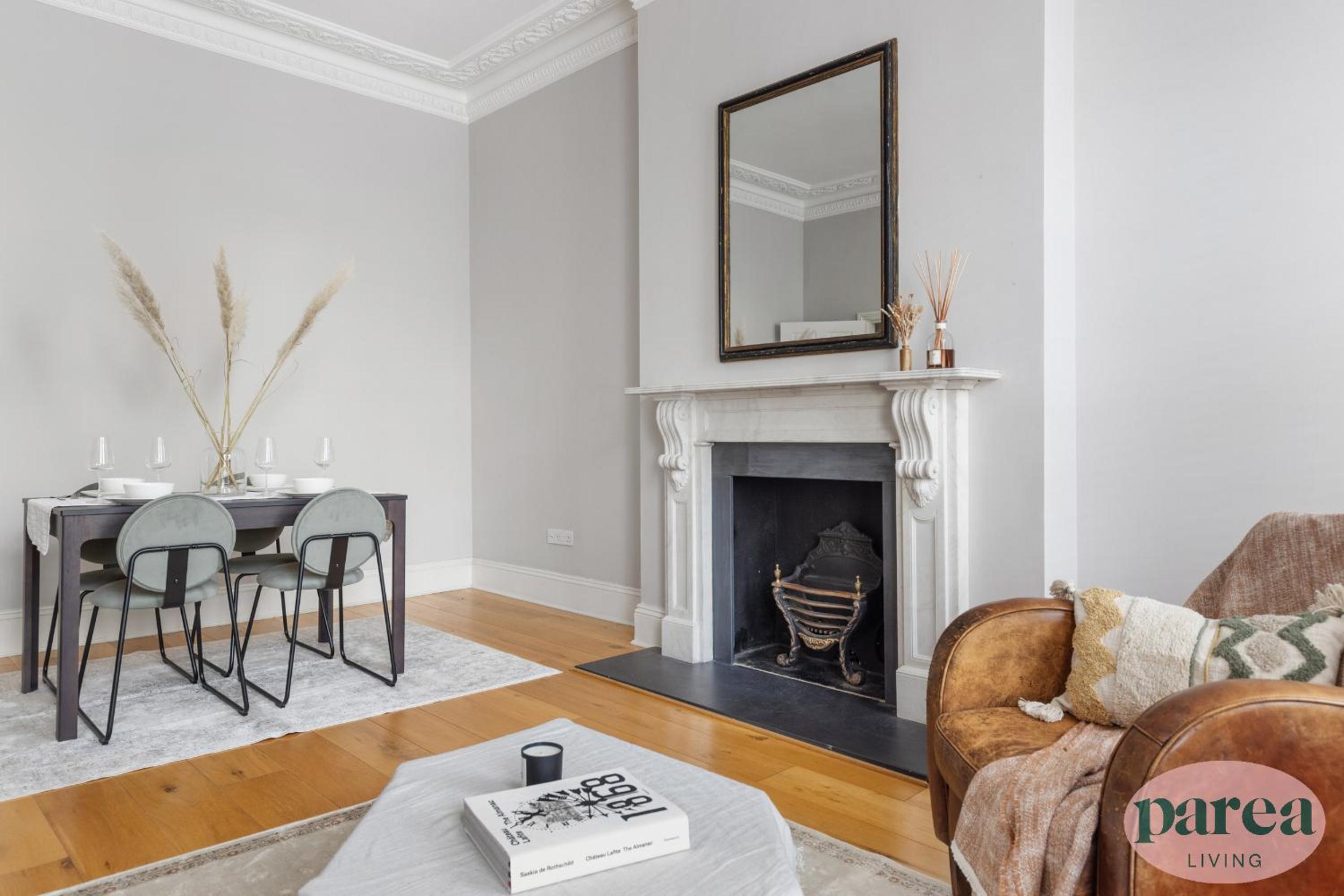 Parea Living - Notting Hill, Stylish 1-Bedroom Flat, Private Gardens, Remote Working