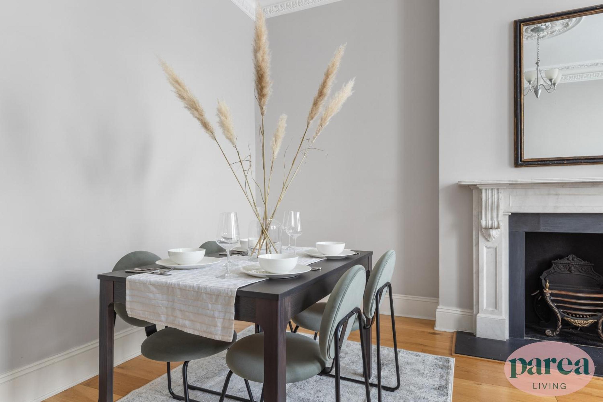 Parea Living - Notting Hill, Stylish 1-Bedroom Flat, Private Gardens, Remote Working