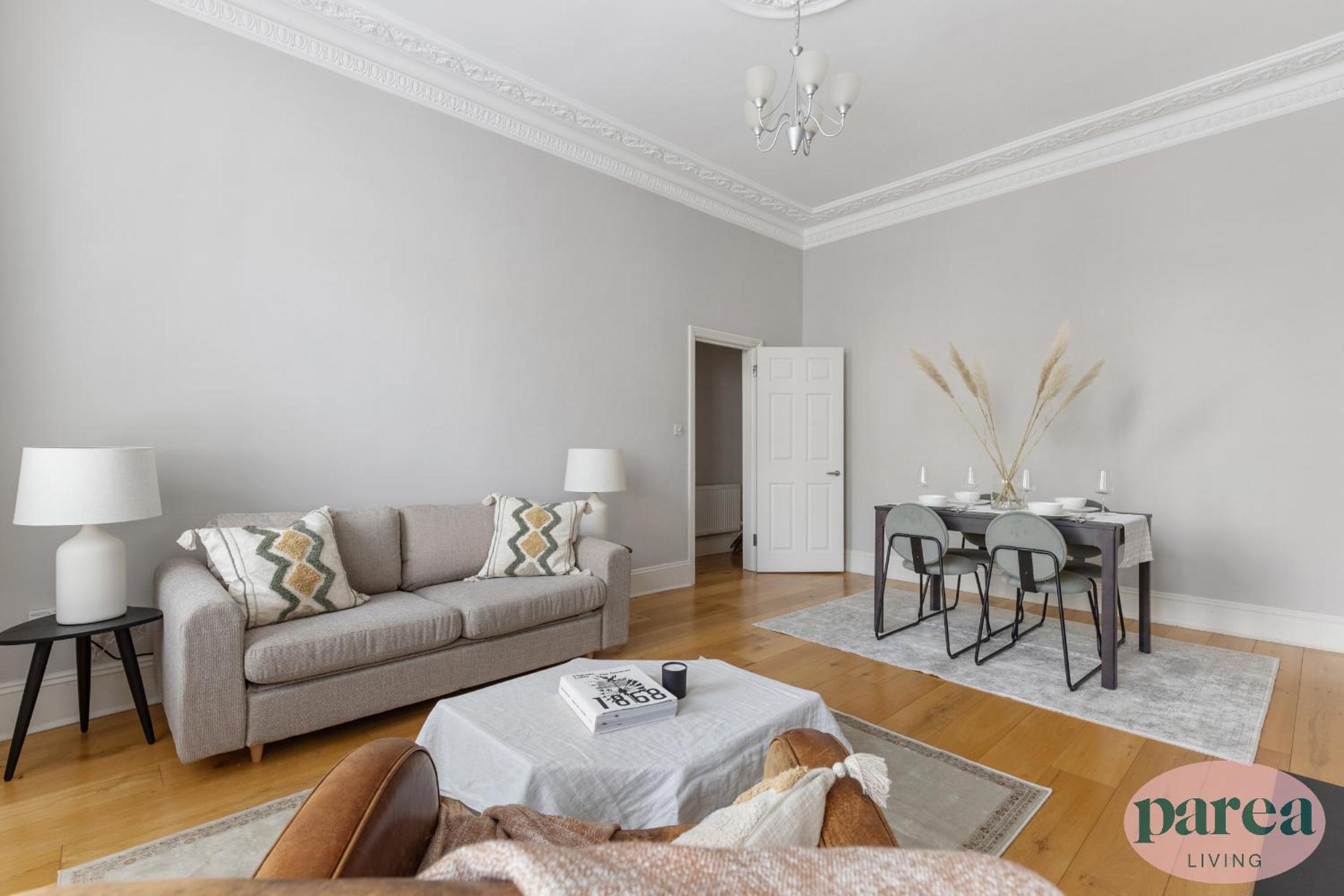 Parea Living - Notting Hill, Stylish 1-Bedroom Flat, Private Gardens, Remote Working