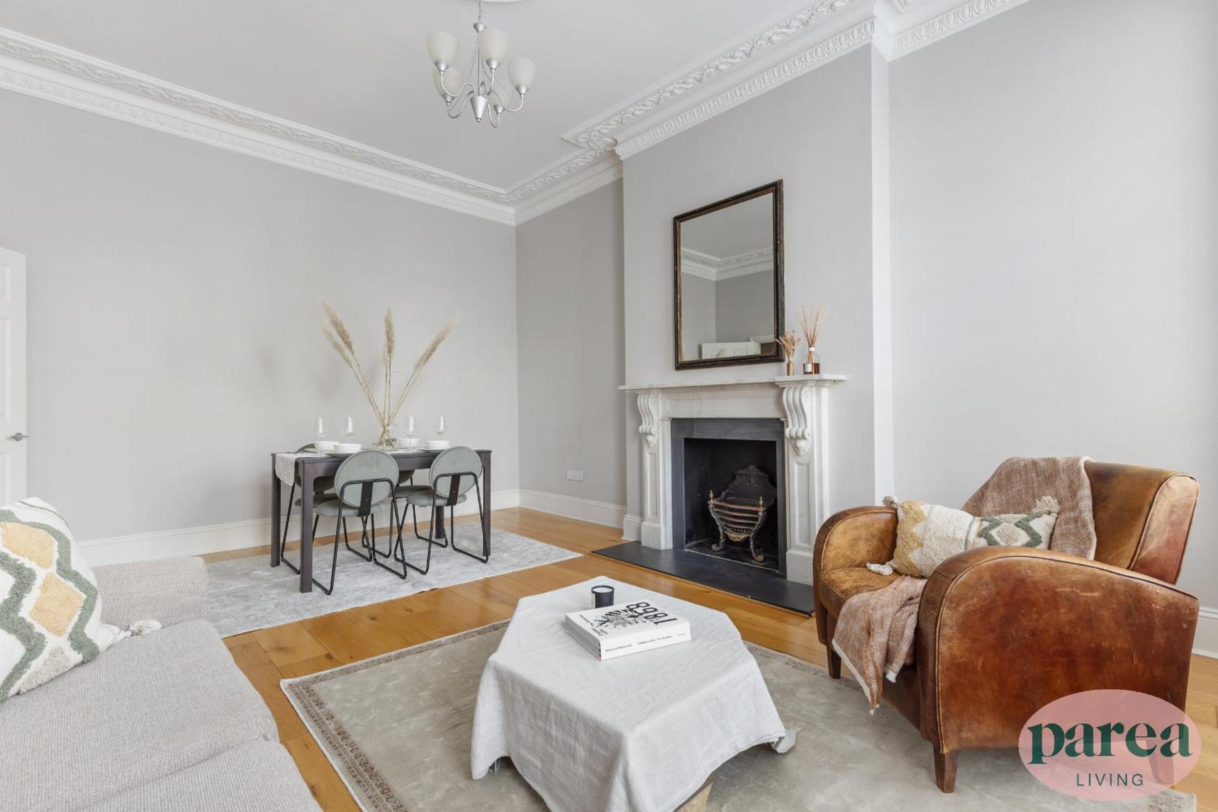 Parea Living - Notting Hill, Stylish 1-Bedroom Flat, Private Gardens, Remote Working