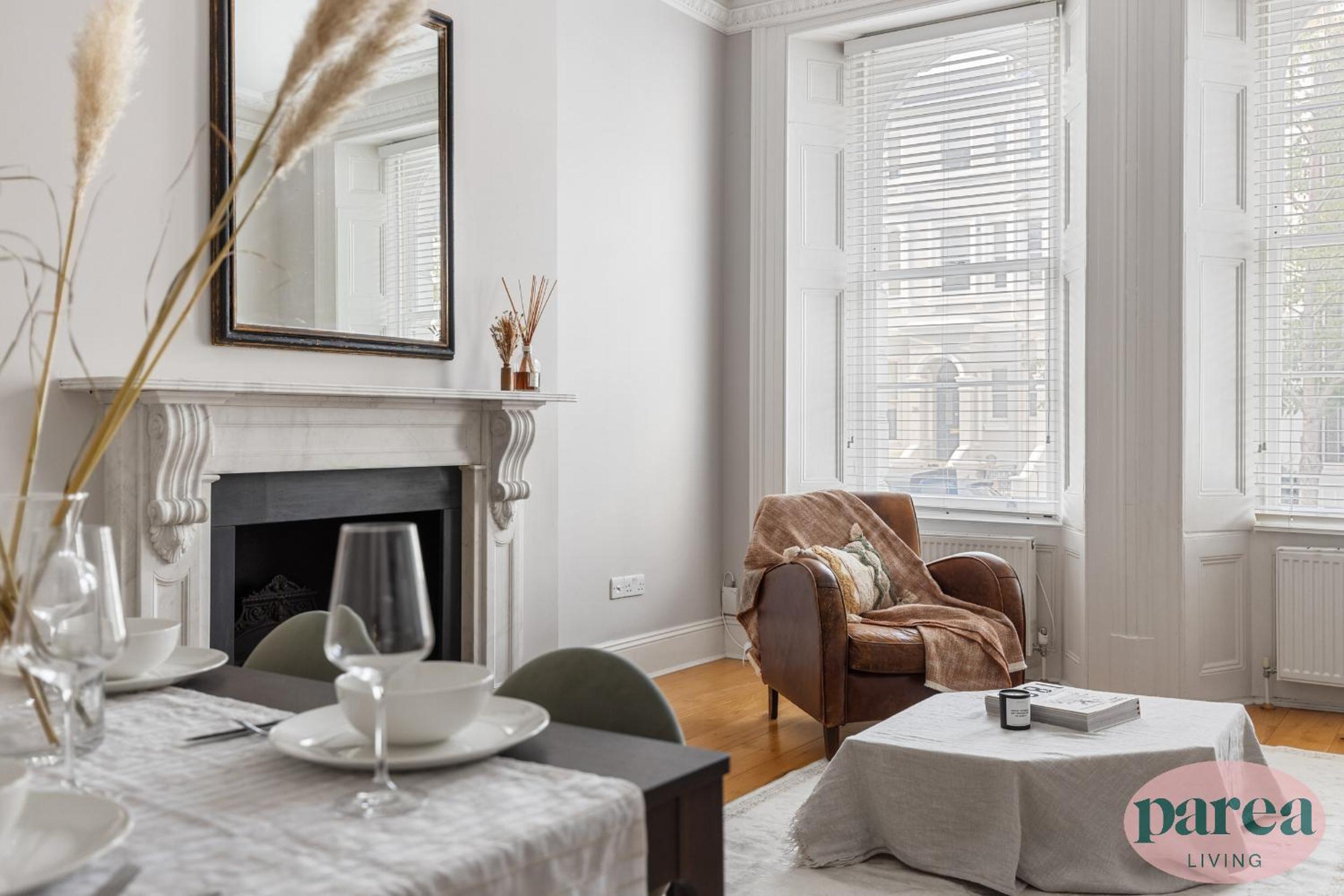 Parea Living - Notting Hill, Stylish 1-Bedroom Flat, Private Gardens, Remote Working