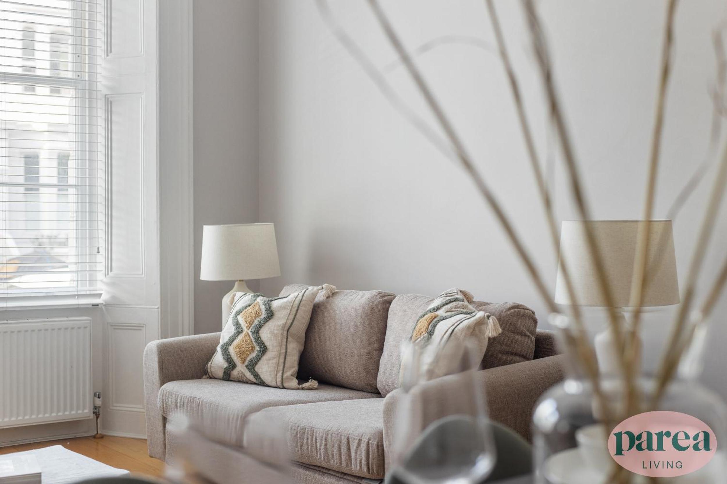 Parea Living - Notting Hill, Stylish 1-Bedroom Flat, Private Gardens, Remote Working