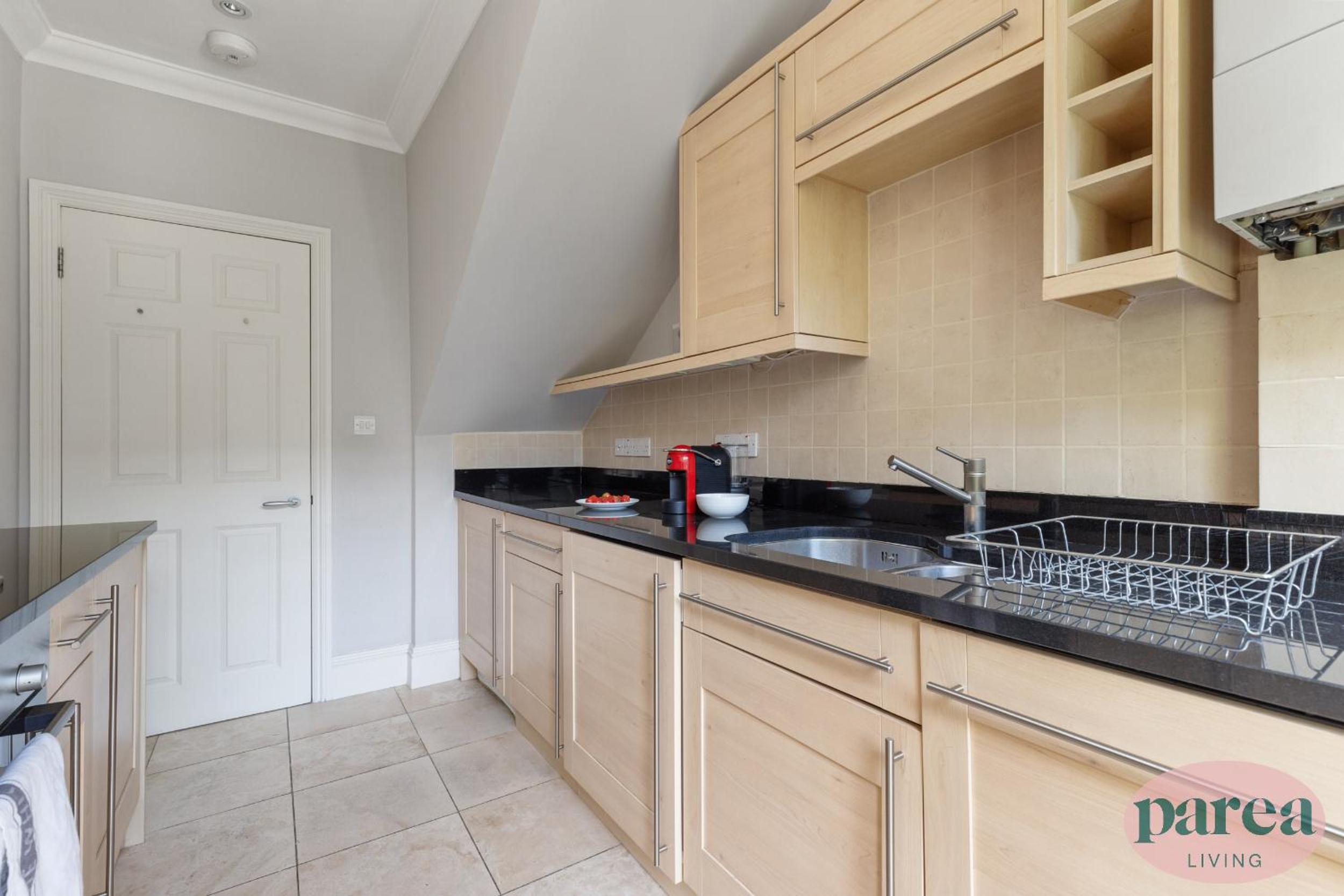 Parea Living - Notting Hill, Stylish 1-Bedroom Flat, Private Gardens, Remote Working