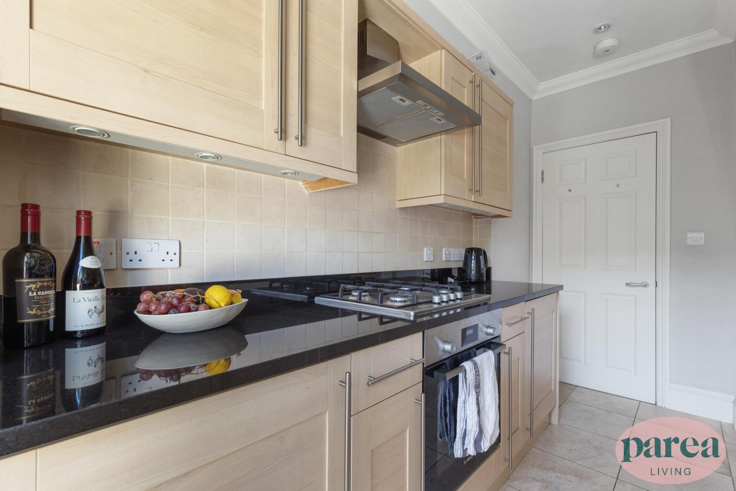 Parea Living - Notting Hill, Stylish 1-Bedroom Flat, Private Gardens, Remote Working